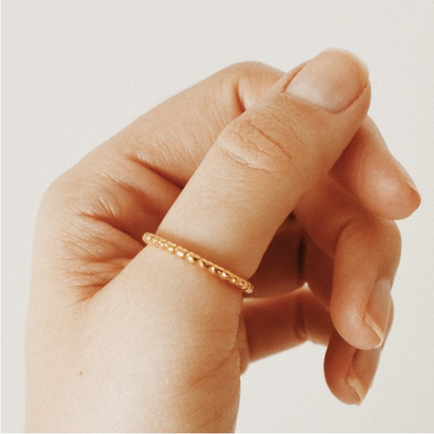 simple 18k gold ring